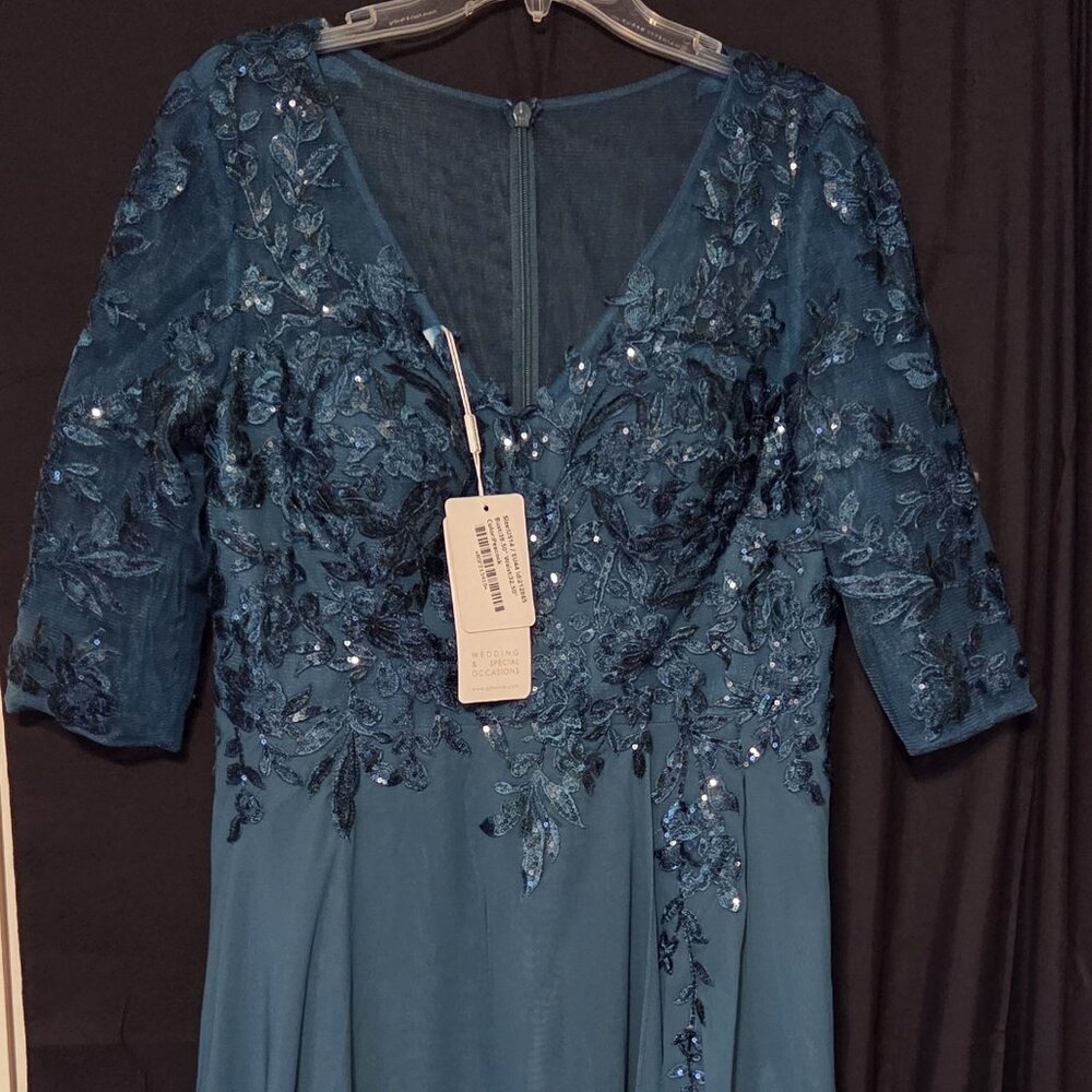 A-line V-Neck Knee-Length Lace Chiffon Mother of the Bride Dress With Sequins